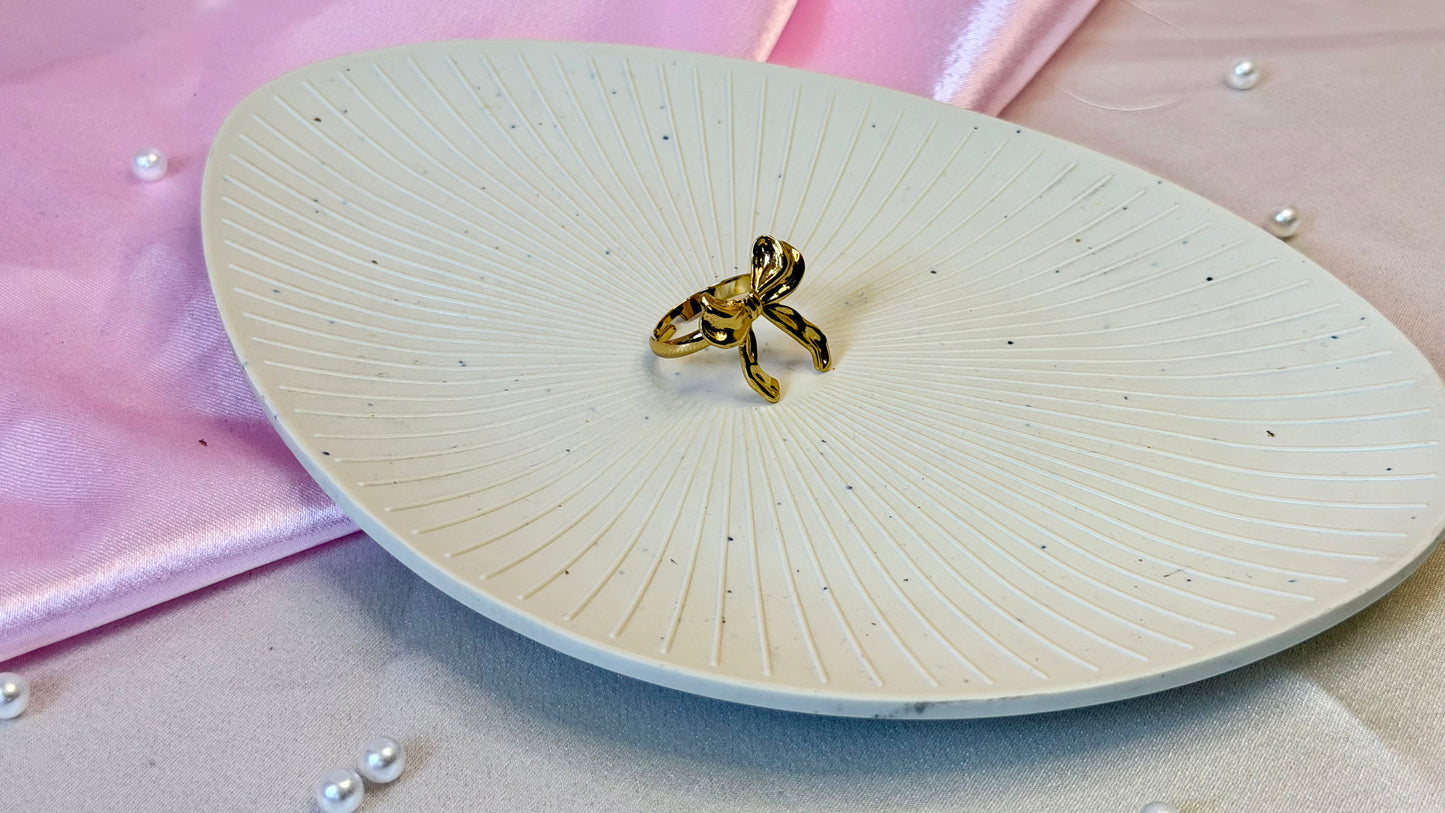 Trustora Royal Vine Ring