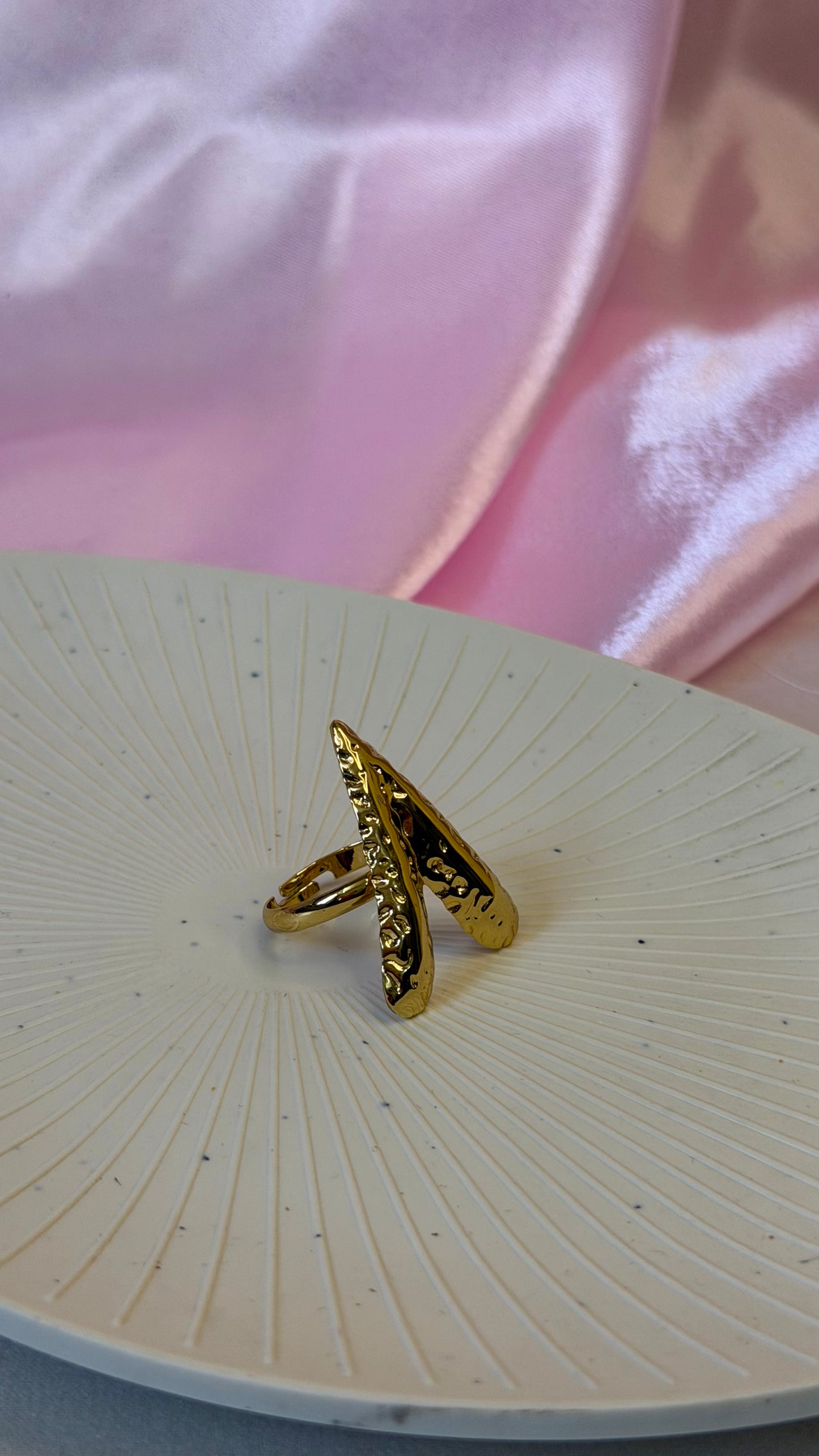 Trustora Crown Twist Ring