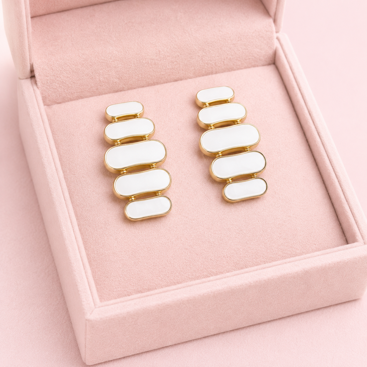 Trustora Vanilla Glow Studs
